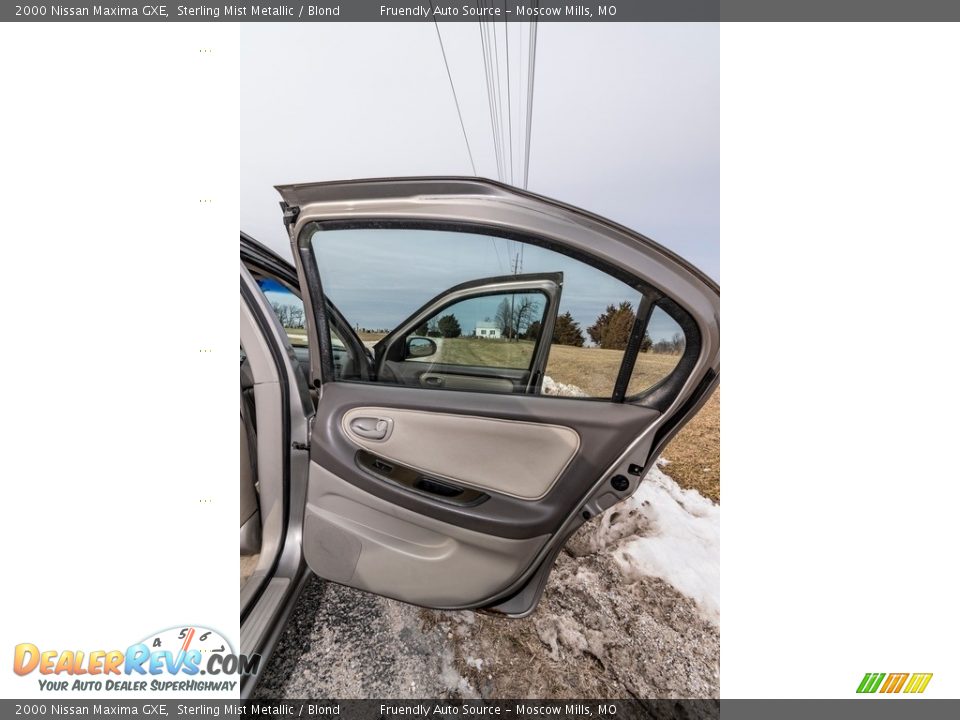 2000 Nissan Maxima GXE Sterling Mist Metallic / Blond Photo #29