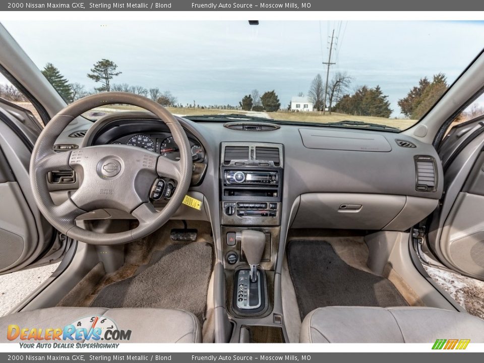 2000 Nissan Maxima GXE Sterling Mist Metallic / Blond Photo #31