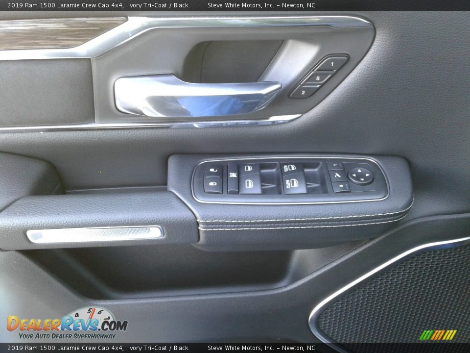 2019 Ram 1500 Laramie Crew Cab 4x4 Ivory Tri–Coat / Black Photo #8