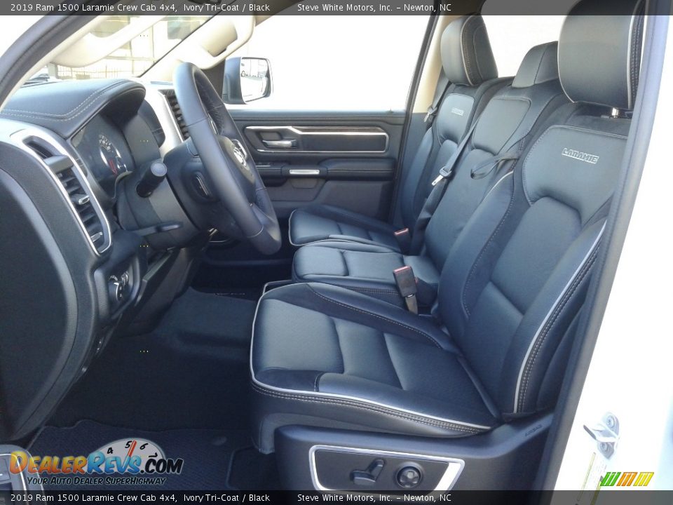 2019 Ram 1500 Laramie Crew Cab 4x4 Ivory Tri–Coat / Black Photo #9