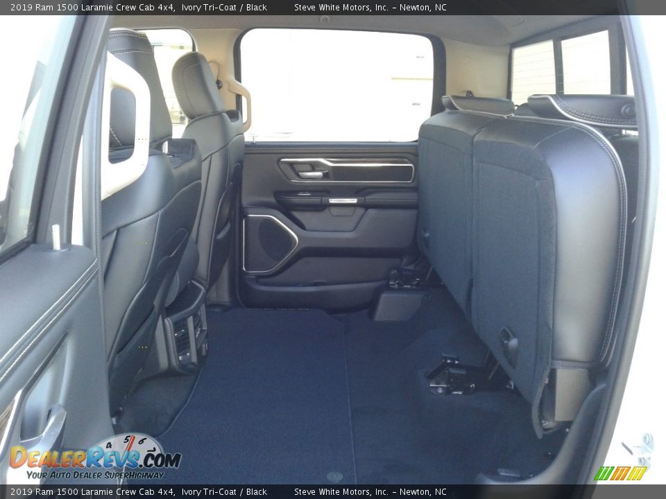 2019 Ram 1500 Laramie Crew Cab 4x4 Ivory Tri–Coat / Black Photo #10