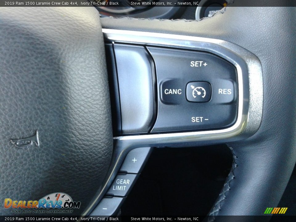 2019 Ram 1500 Laramie Crew Cab 4x4 Ivory Tri–Coat / Black Photo #19