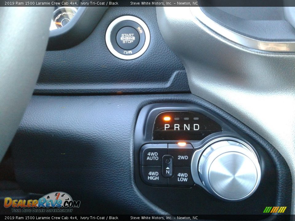 2019 Ram 1500 Laramie Crew Cab 4x4 Ivory Tri–Coat / Black Photo #28