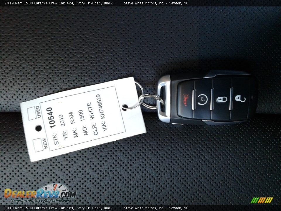 2019 Ram 1500 Laramie Crew Cab 4x4 Ivory Tri–Coat / Black Photo #34