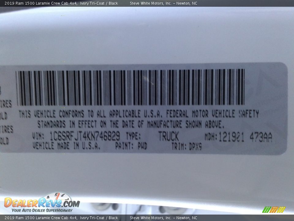 2019 Ram 1500 Laramie Crew Cab 4x4 Ivory Tri–Coat / Black Photo #36