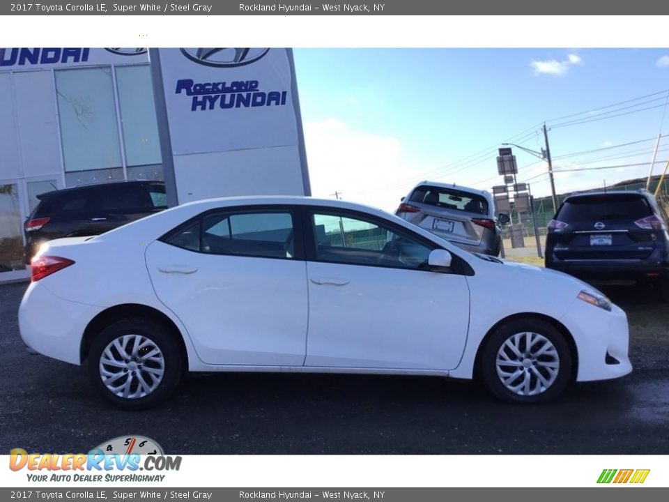 2017 Toyota Corolla LE Super White / Steel Gray Photo #3