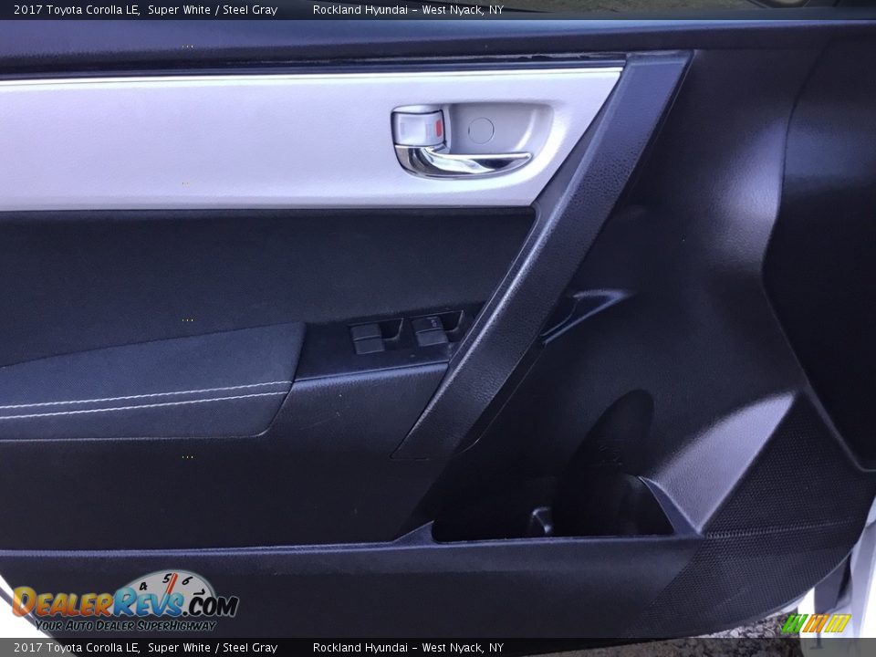 2017 Toyota Corolla LE Super White / Steel Gray Photo #8