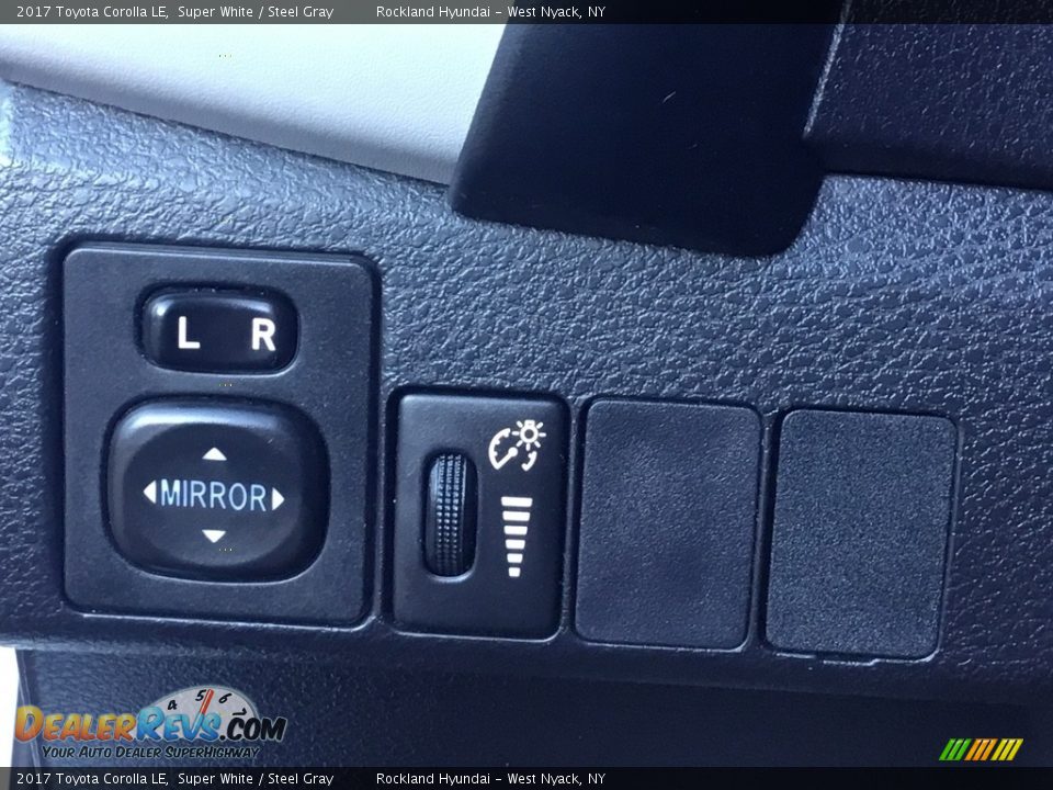 2017 Toyota Corolla LE Super White / Steel Gray Photo #18