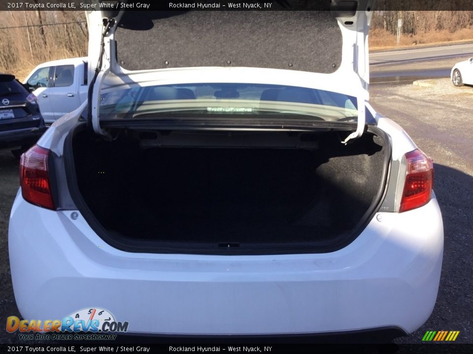 2017 Toyota Corolla LE Super White / Steel Gray Photo #21