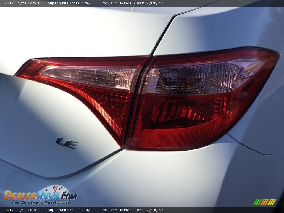 2017 Toyota Corolla LE Super White / Steel Gray Photo #22