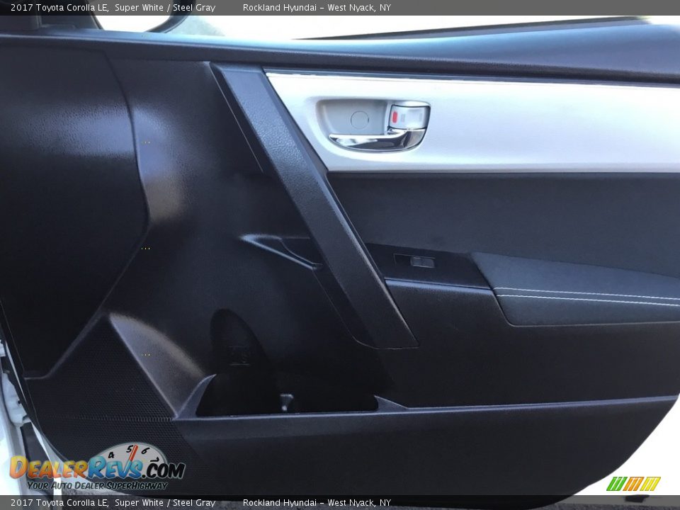 2017 Toyota Corolla LE Super White / Steel Gray Photo #24
