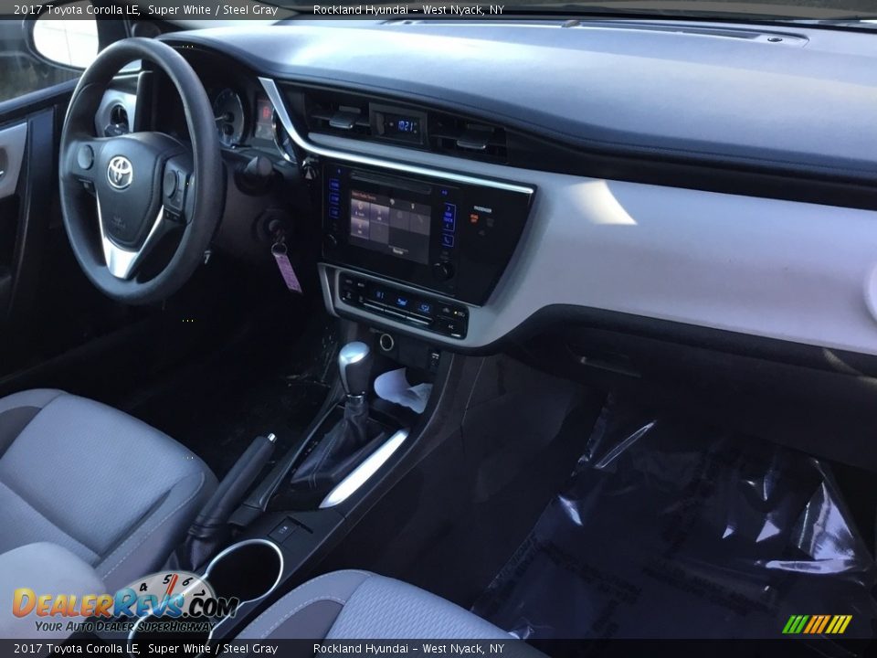 2017 Toyota Corolla LE Super White / Steel Gray Photo #25