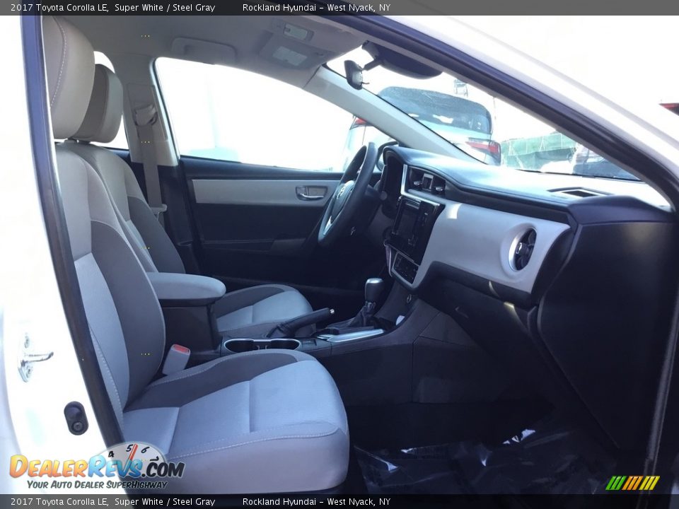 2017 Toyota Corolla LE Super White / Steel Gray Photo #26