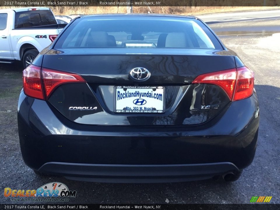 2017 Toyota Corolla LE Black Sand Pearl / Black Photo #5