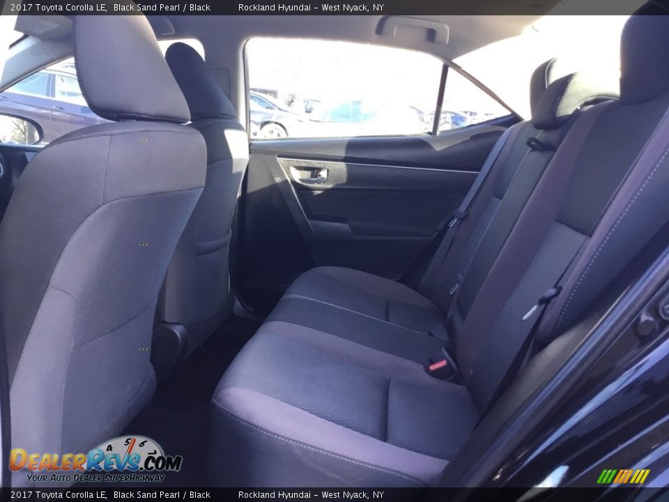 2017 Toyota Corolla LE Black Sand Pearl / Black Photo #18