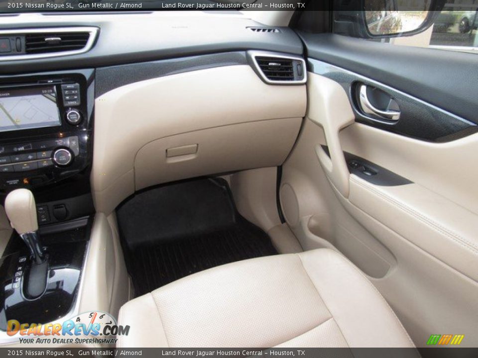 2015 Nissan Rogue SL Gun Metallic / Almond Photo #16