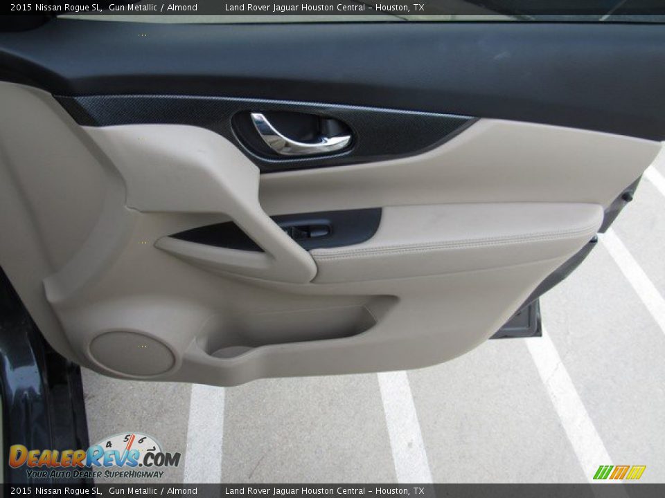 2015 Nissan Rogue SL Gun Metallic / Almond Photo #20