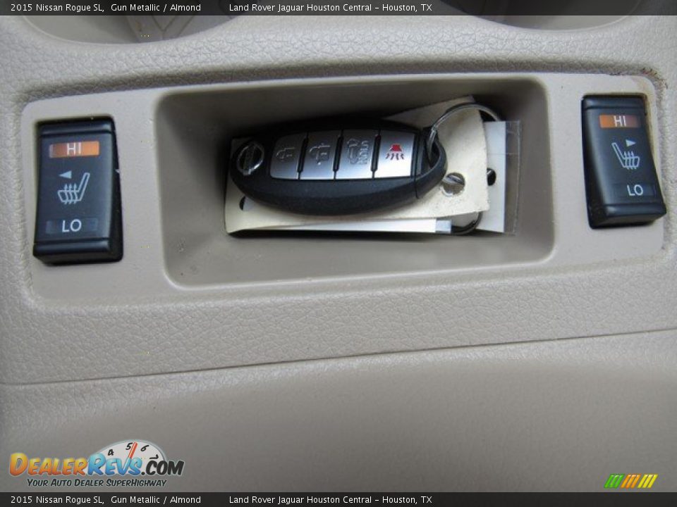 2015 Nissan Rogue SL Gun Metallic / Almond Photo #32
