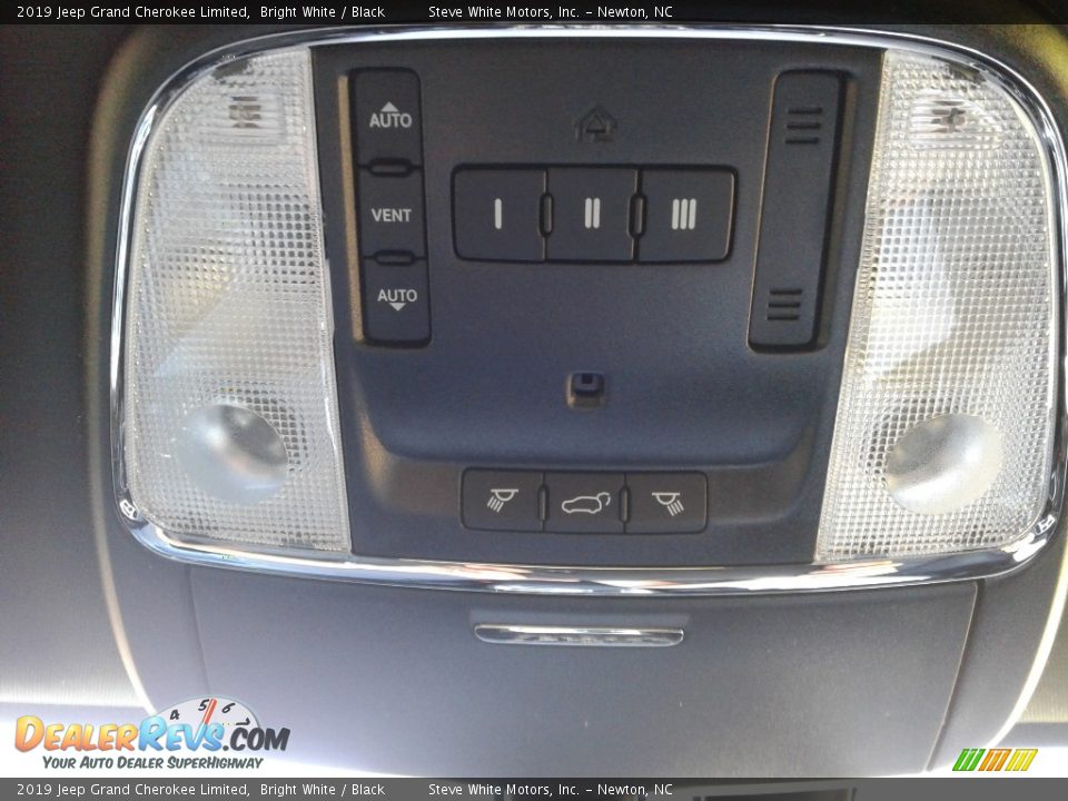 2019 Jeep Grand Cherokee Limited Bright White / Black Photo #31
