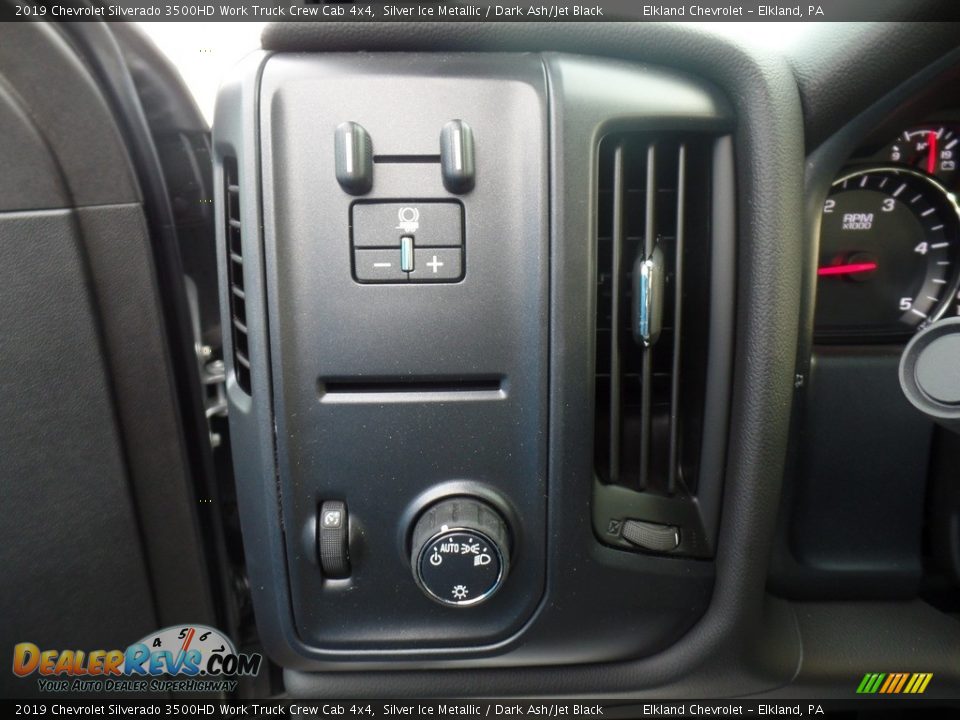 2019 Chevrolet Silverado 3500HD Work Truck Crew Cab 4x4 Silver Ice Metallic / Dark Ash/Jet Black Photo #22