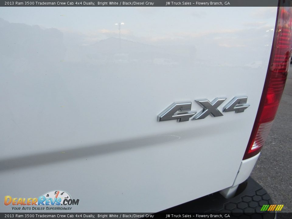 2013 Ram 3500 Tradesman Crew Cab 4x4 Dually Bright White / Black/Diesel Gray Photo #33