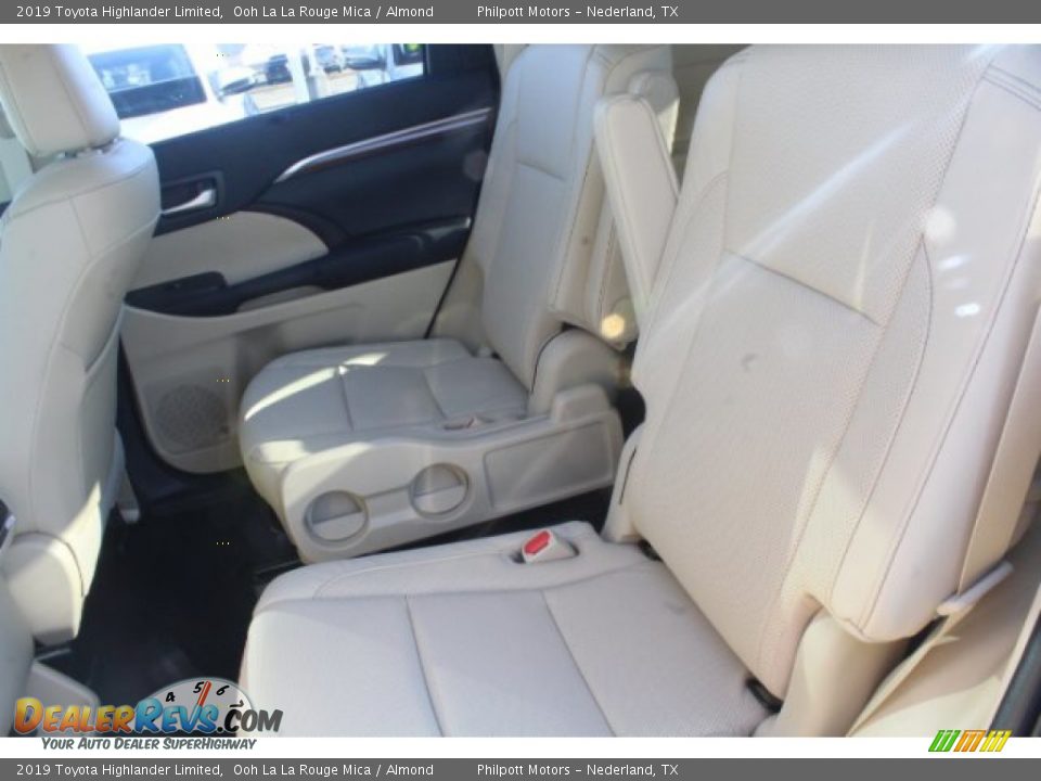 2019 Toyota Highlander Limited Ooh La La Rouge Mica / Almond Photo #18