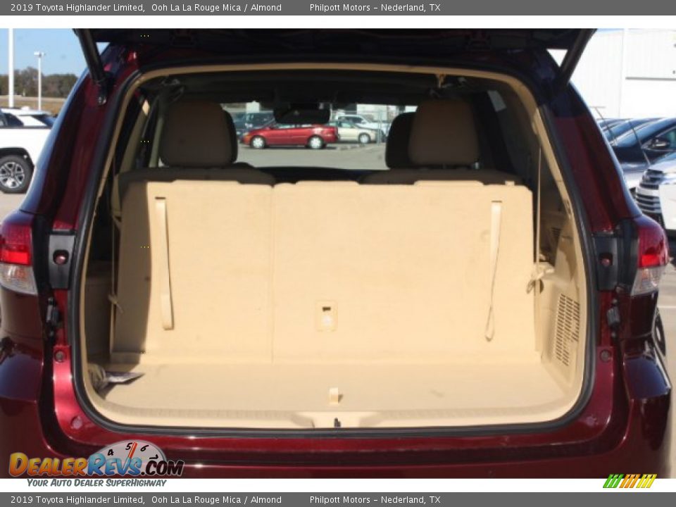 2019 Toyota Highlander Limited Ooh La La Rouge Mica / Almond Photo #21