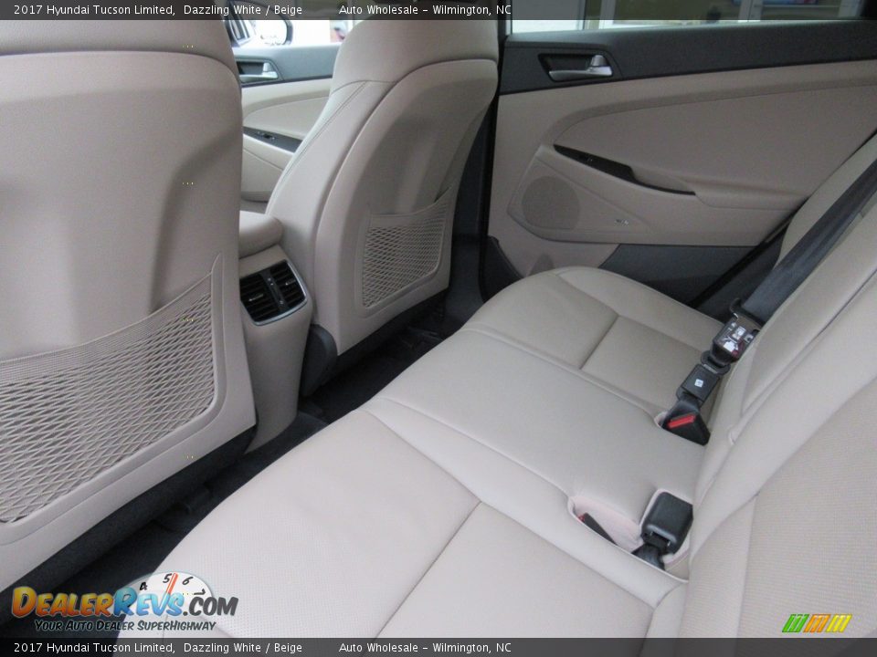 2017 Hyundai Tucson Limited Dazzling White / Beige Photo #11