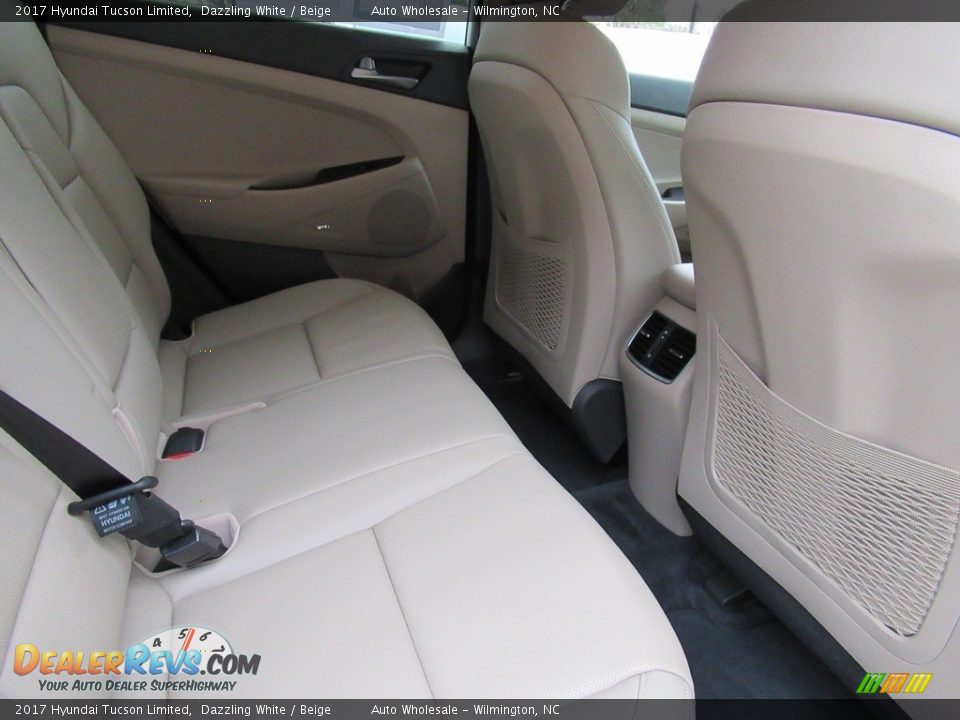 2017 Hyundai Tucson Limited Dazzling White / Beige Photo #13