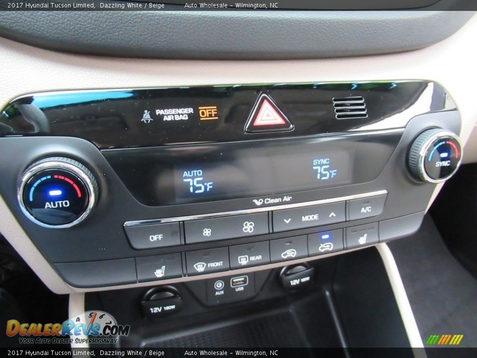 2017 Hyundai Tucson Limited Dazzling White / Beige Photo #17