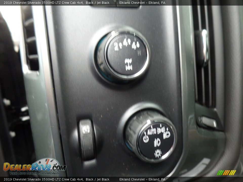 2019 Chevrolet Silverado 3500HD LTZ Crew Cab 4x4 Black / Jet Black Photo #28