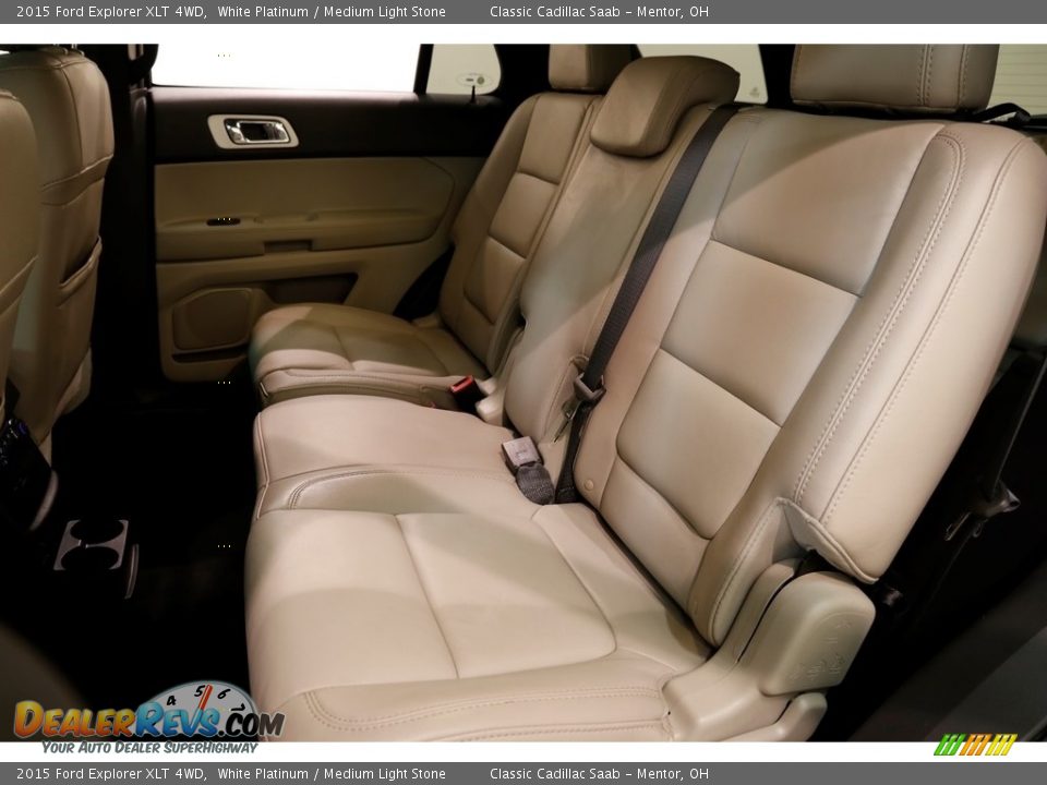 2015 Ford Explorer XLT 4WD White Platinum / Medium Light Stone Photo #19