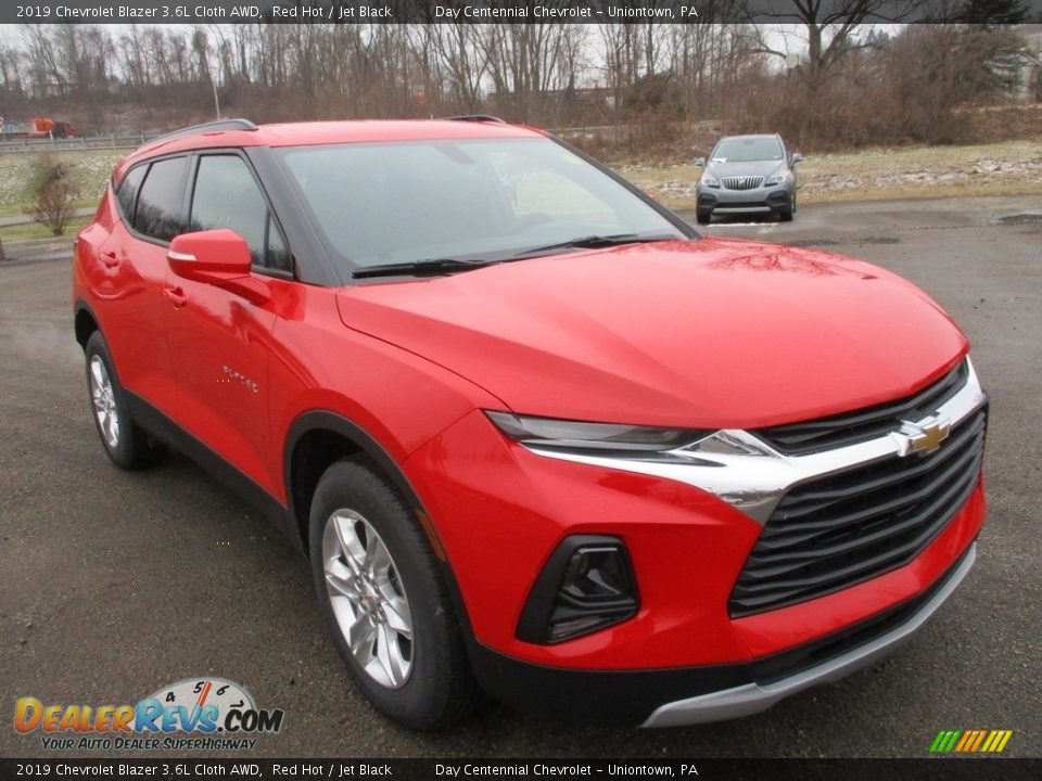 Front 3/4 View of 2019 Chevrolet Blazer 3.6L Cloth AWD Photo #14