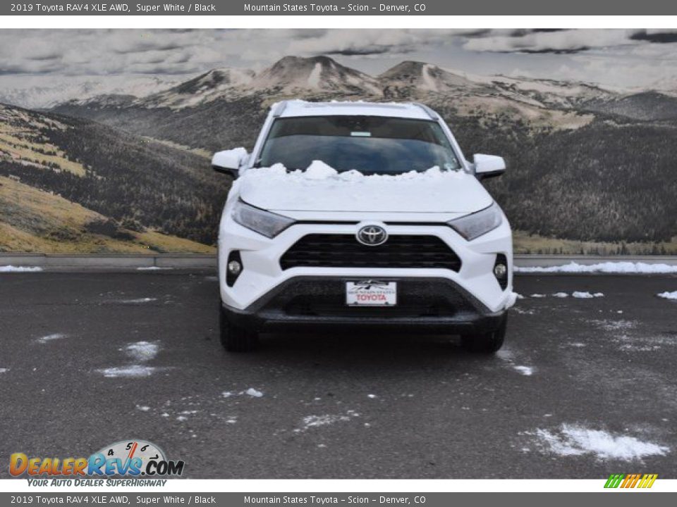 2019 Toyota RAV4 XLE AWD Super White / Black Photo #2