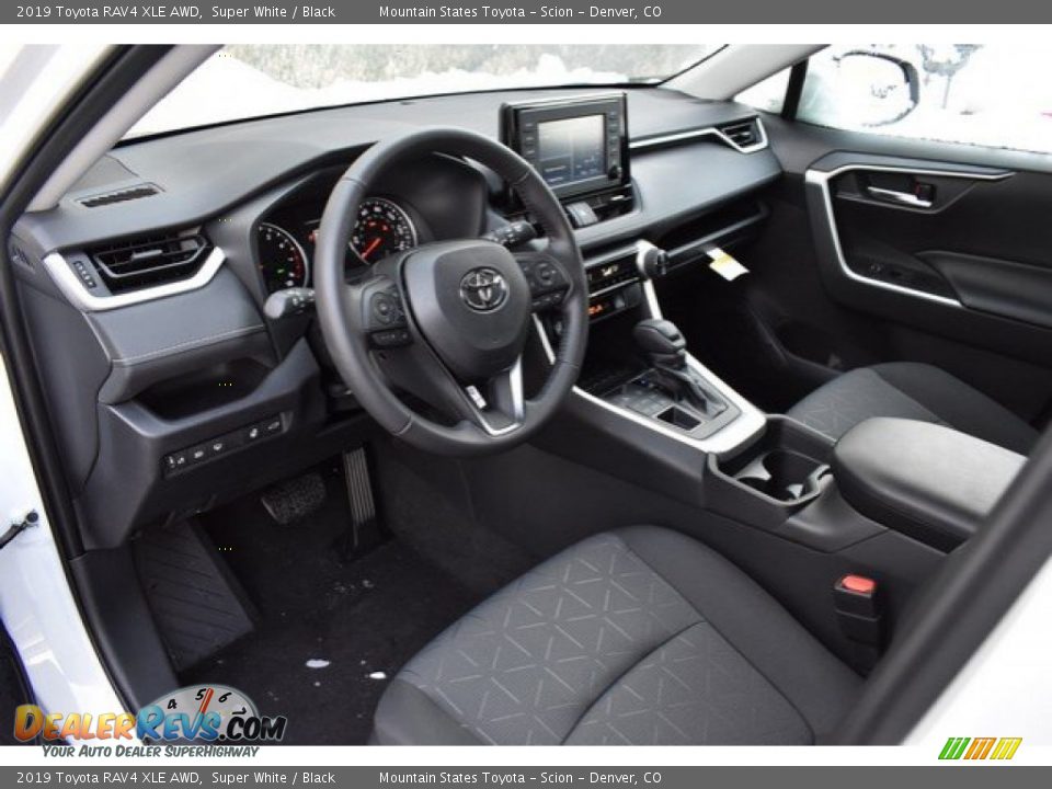 2019 Toyota RAV4 XLE AWD Super White / Black Photo #5
