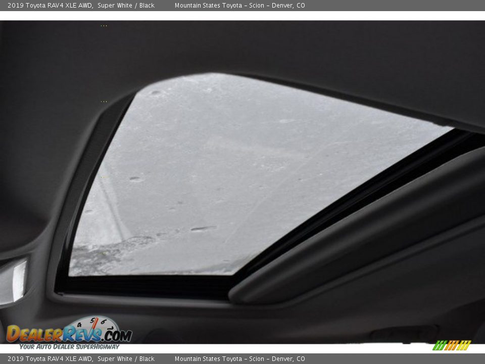 2019 Toyota RAV4 XLE AWD Super White / Black Photo #9