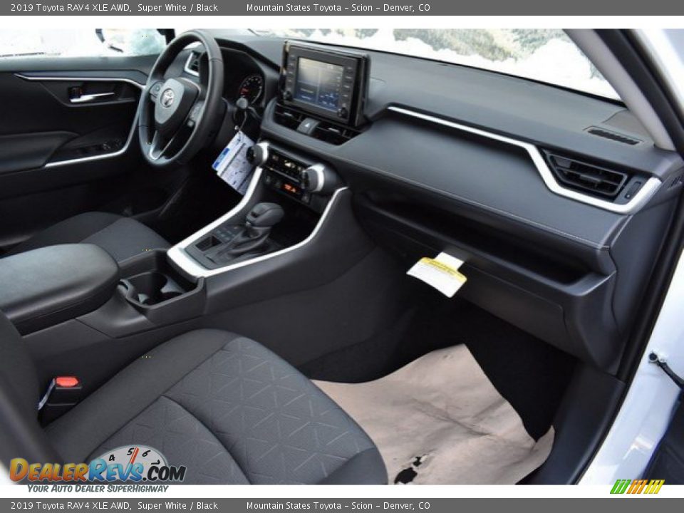2019 Toyota RAV4 XLE AWD Super White / Black Photo #11