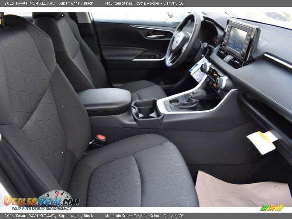 2019 Toyota RAV4 XLE AWD Super White / Black Photo #12