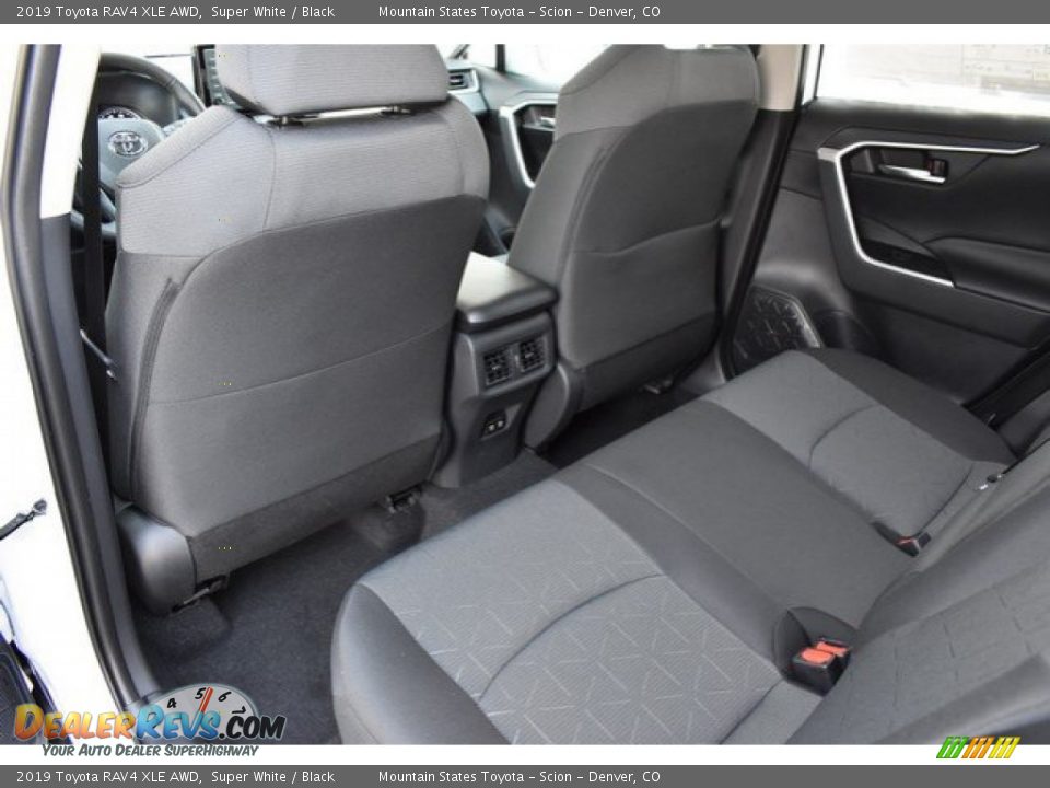 2019 Toyota RAV4 XLE AWD Super White / Black Photo #14