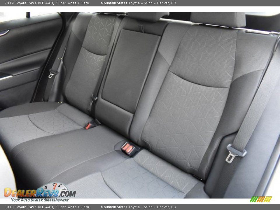 2019 Toyota RAV4 XLE AWD Super White / Black Photo #16