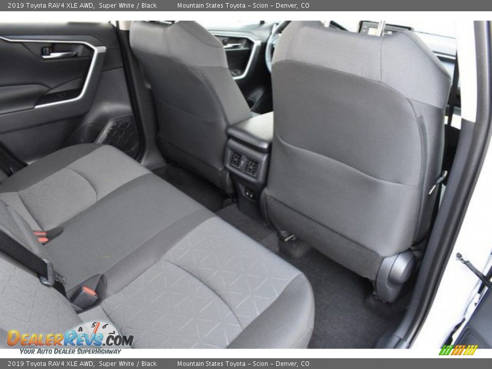 2019 Toyota RAV4 XLE AWD Super White / Black Photo #17
