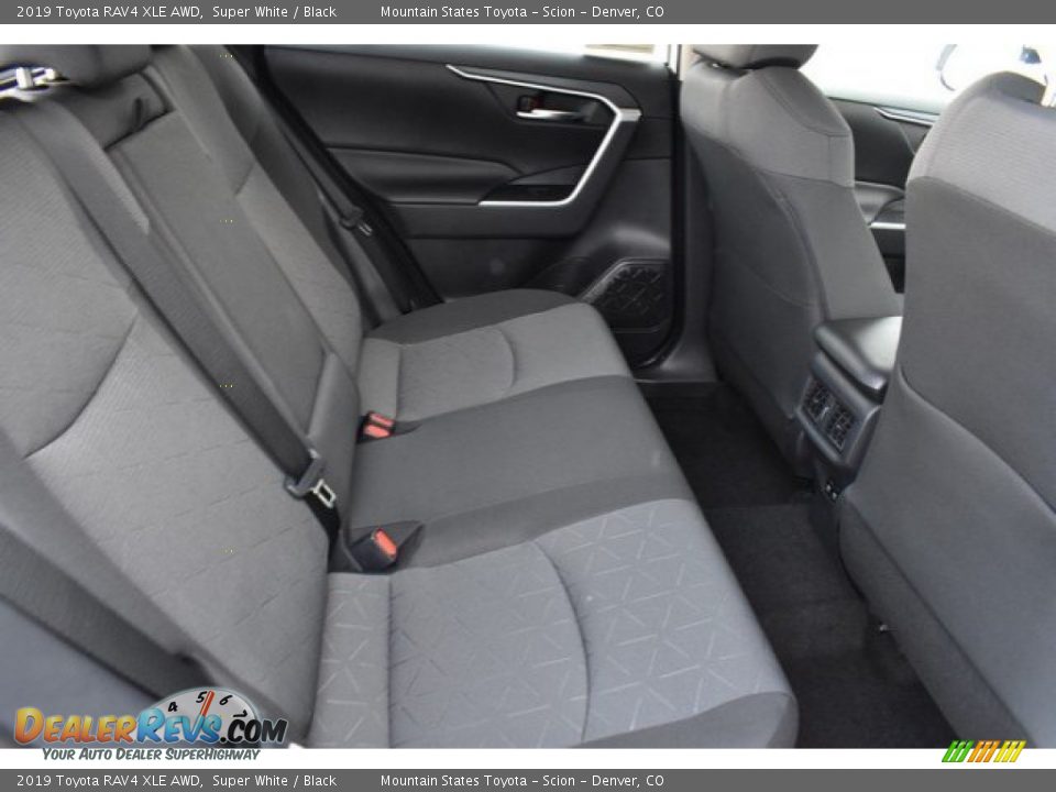 2019 Toyota RAV4 XLE AWD Super White / Black Photo #18