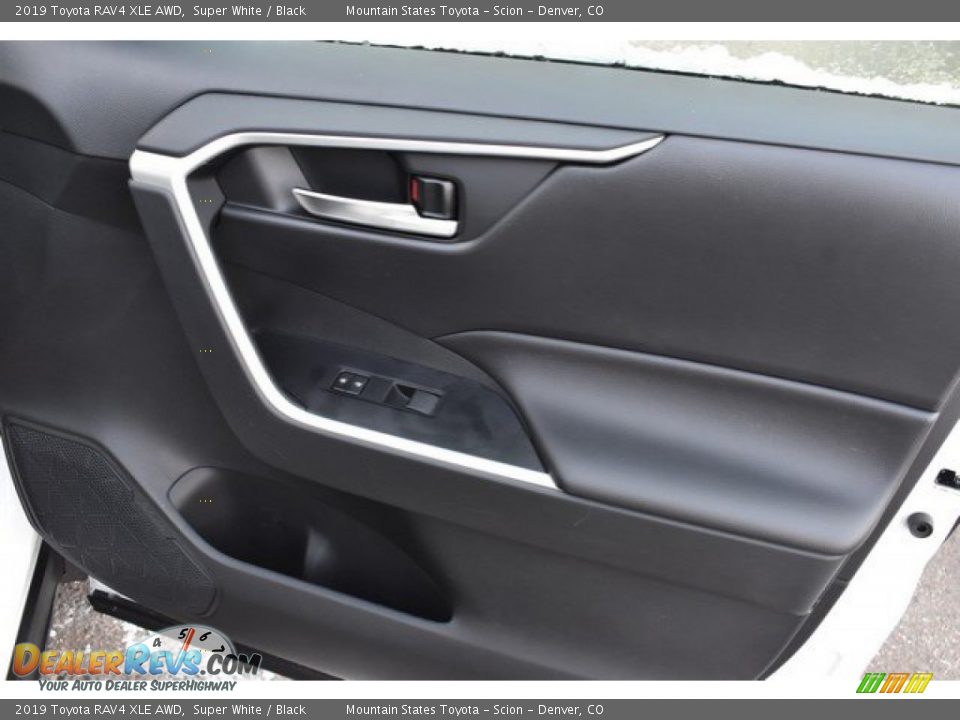 2019 Toyota RAV4 XLE AWD Super White / Black Photo #22