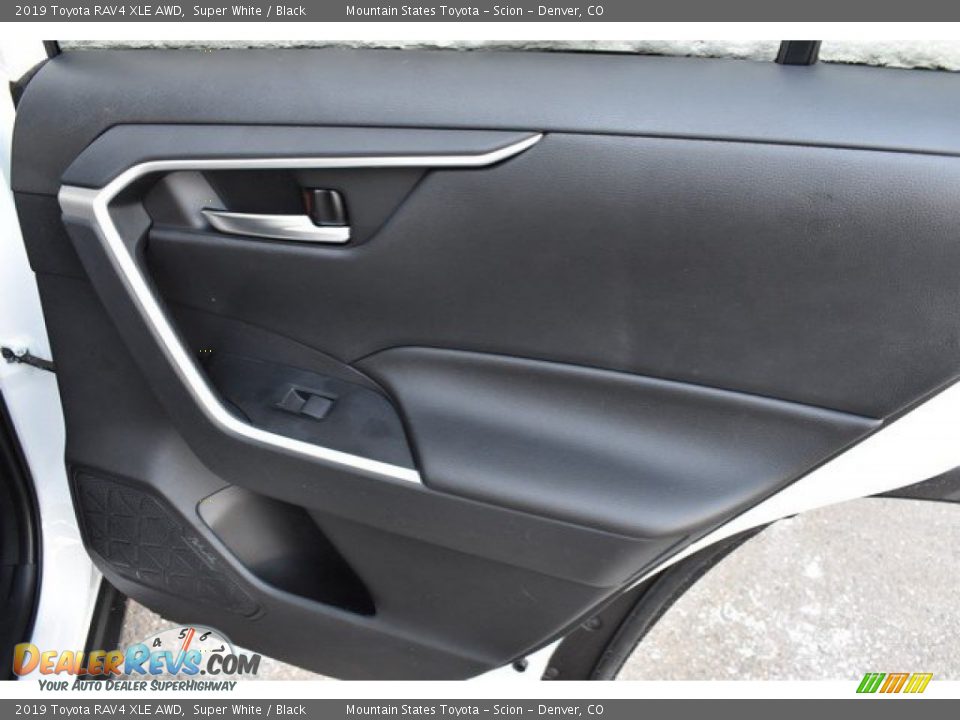 2019 Toyota RAV4 XLE AWD Super White / Black Photo #23