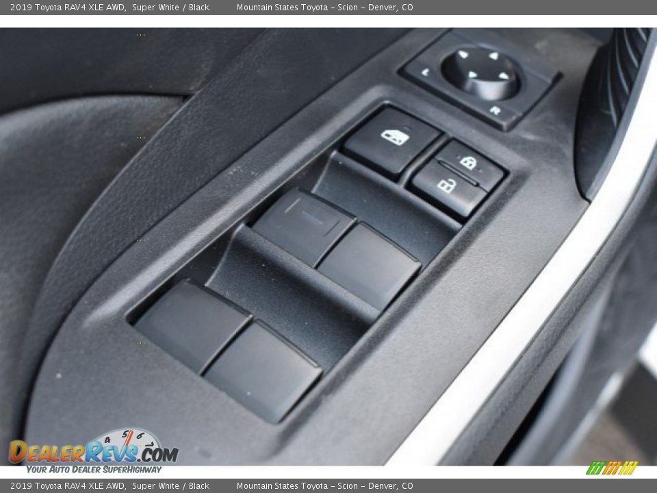 2019 Toyota RAV4 XLE AWD Super White / Black Photo #24