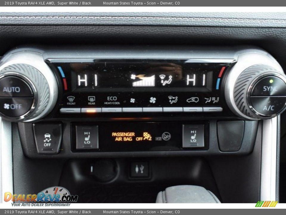 2019 Toyota RAV4 XLE AWD Super White / Black Photo #29