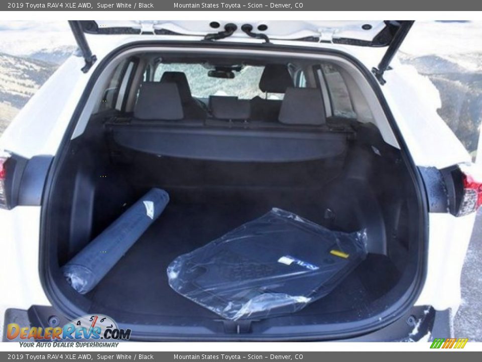 2019 Toyota RAV4 XLE AWD Super White / Black Photo #31