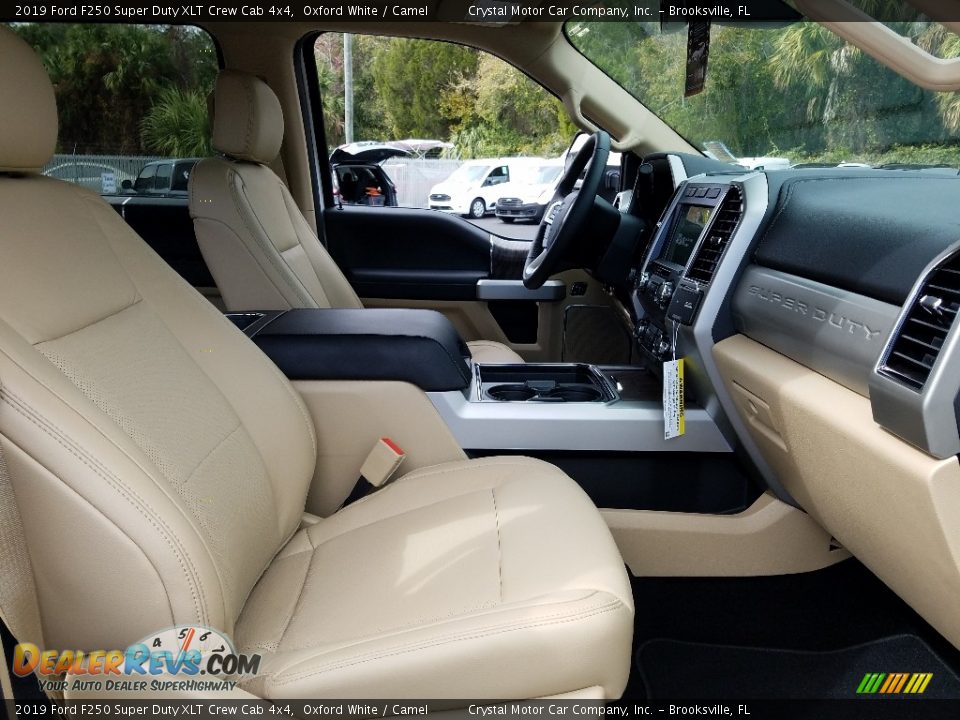 Front Seat of 2019 Ford F250 Super Duty XLT Crew Cab 4x4 Photo #12