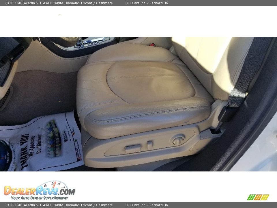 2010 GMC Acadia SLT AWD White Diamond Tricoat / Cashmere Photo #9