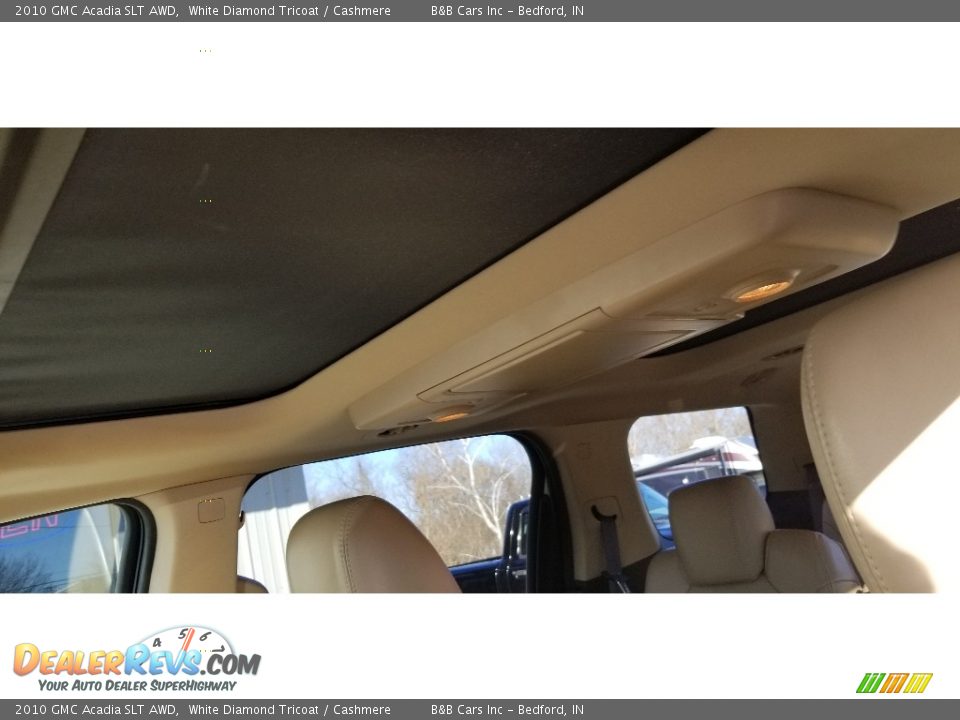2010 GMC Acadia SLT AWD White Diamond Tricoat / Cashmere Photo #11